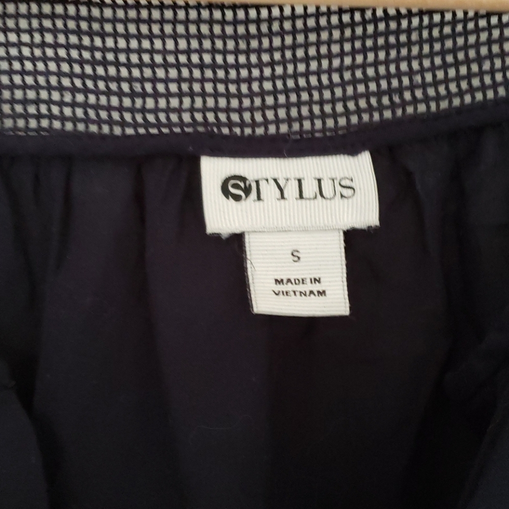 Navy top with mesh lace shoulders - Picture 3 of 6